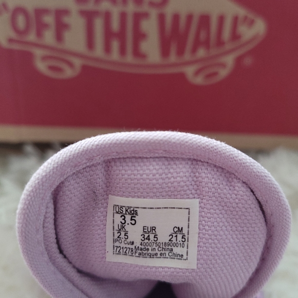 Vans - Picture 5 of 5